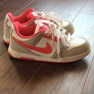 Girl’s PINK Nike Shoes